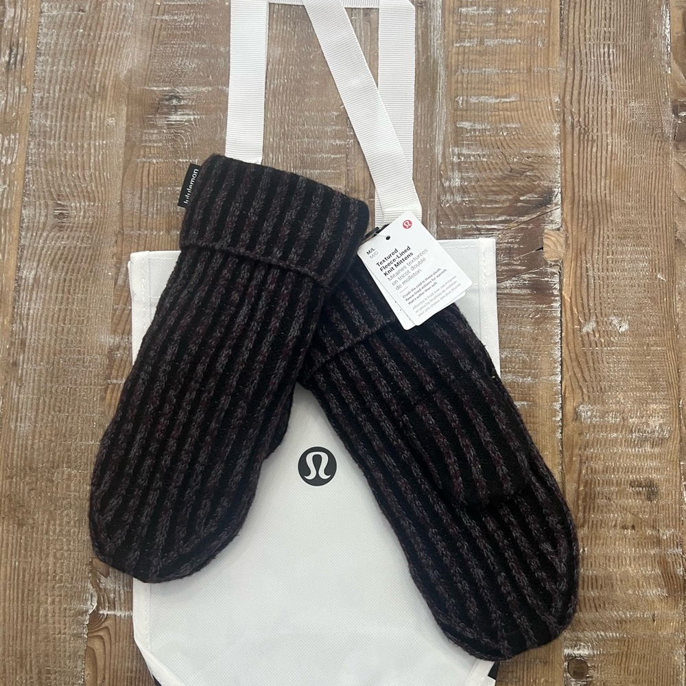 Women’s, black with red flecks, fleece-lined mittens size M/L